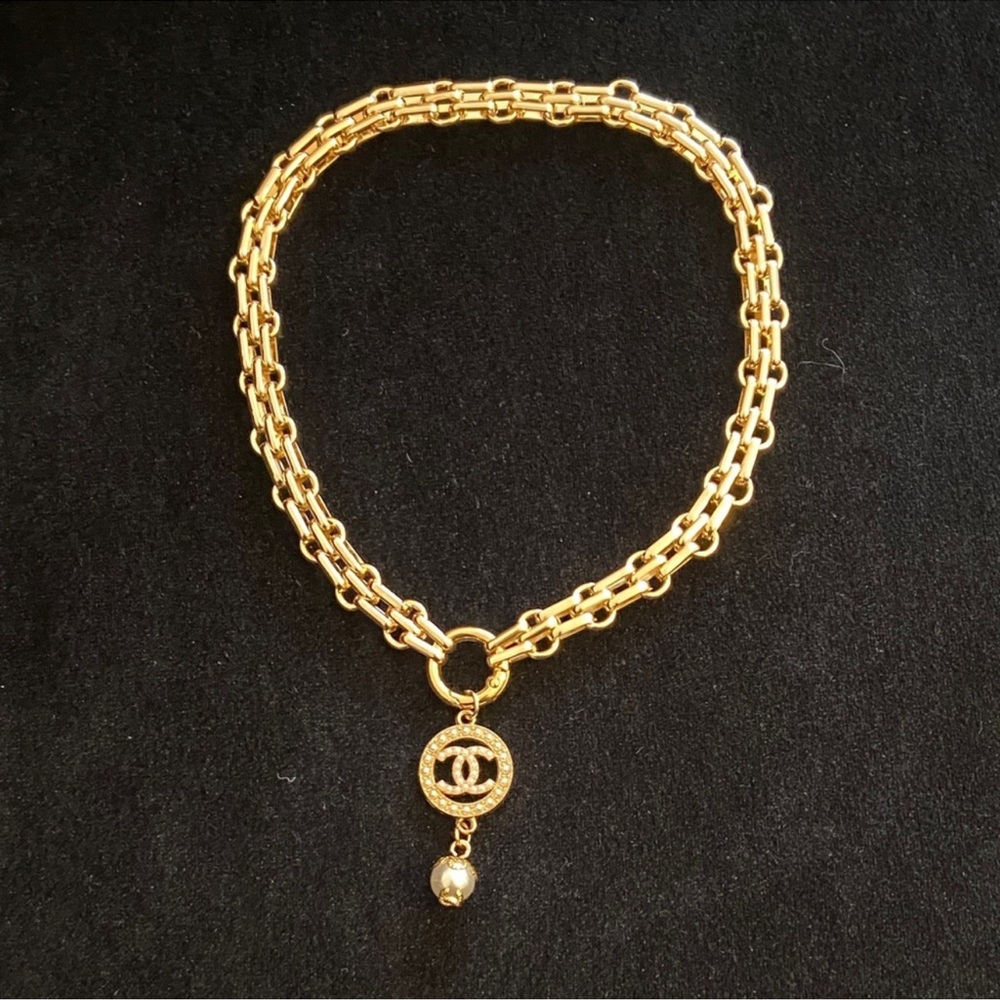 CHANEL Gold-Tone Double CC Pearl Drop Pendant - Picture 2 of 12
